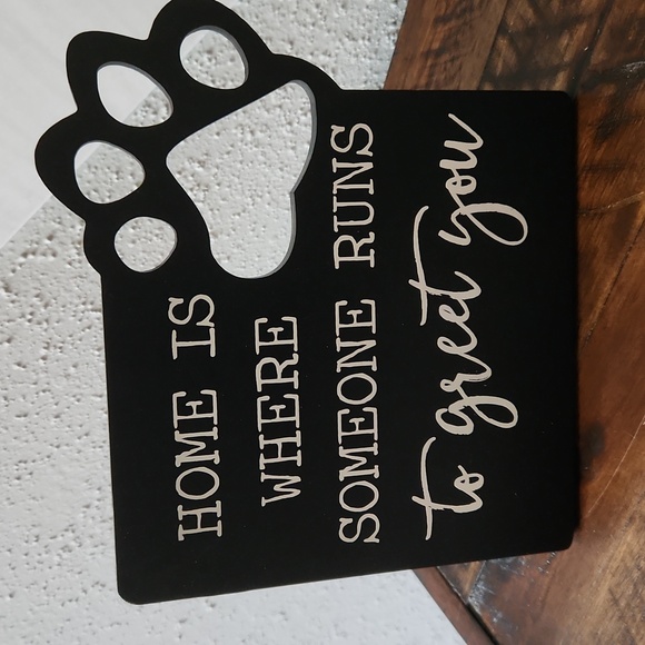 Various adorable dog themed items...magnet, key  rings, home decor. Great condit - Picture 6 of 6